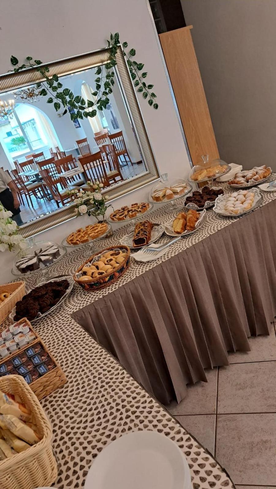 Hotel Napoleon 里乔内 外观 照片