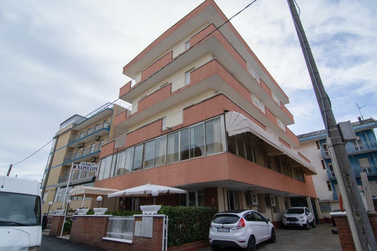 Hotel Napoleon 里乔内 外观 照片