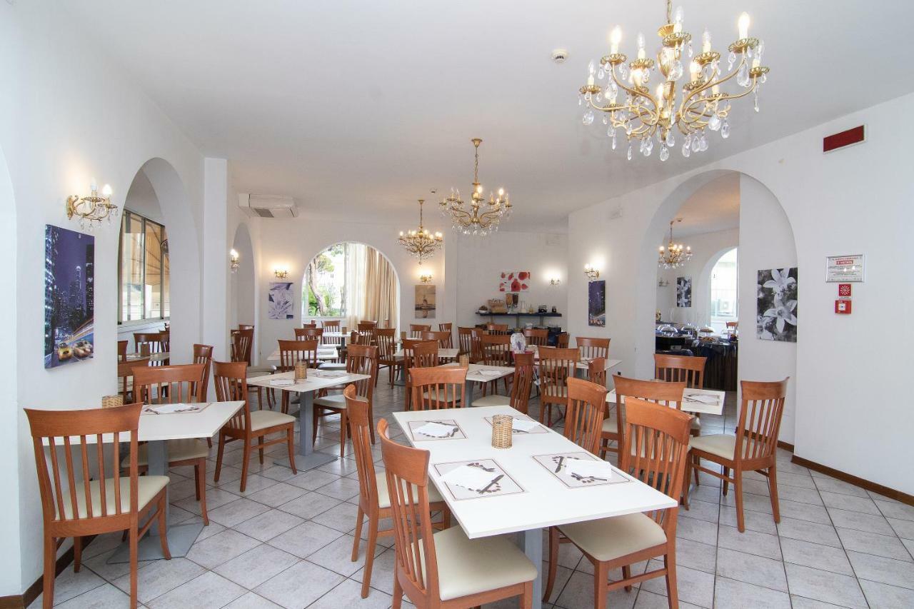 Hotel Napoleon 里乔内 外观 照片